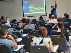 apresentação no auditório da Biblioteca Central da UFES