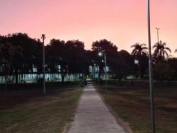 Fachada da Biblioteca Central ao entardecer