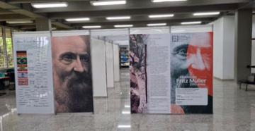 Imagem da exposição que estava montada na Biblioteca Central da Ufes