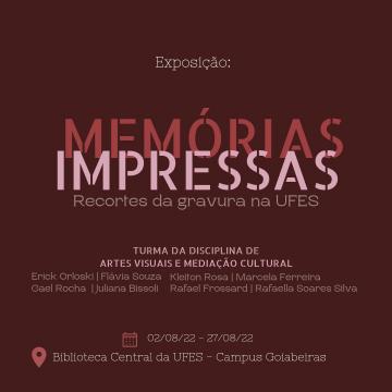 Exposição Memórias Impressas, audiodescrição banner digital em fundo marron, com letras em tons de vermelho e rosa, no topo a palavra exposição, ao centro o título da exposição, logo abaixo escrito turma da disciplina de Artes Visuais e Mediação Cultural, e o nome dos participantes: Erick Orloski, Flávia Souza, Kleiton Rosa, Marcela Ferreira, Gael Rocha, Juliana Bissoli, Rafael Frossand, Rafaella Soares Silva. Abaixo o período da exposição 02/08/2022 a 27/08/2022, em seguida o local Biblioteca Central
