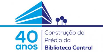 Selo comemorativo de 40 anos de construção da Biblioteca Central - árvores descrição fundo branco com letras azuis, ilustração de edifício com arvores ao lado, abaixo texto 40 anos - construção do prédio da Biblioteca Central.