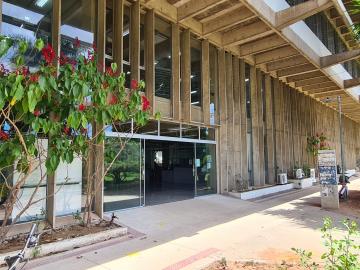 Entrada principal da Biblioteca Central